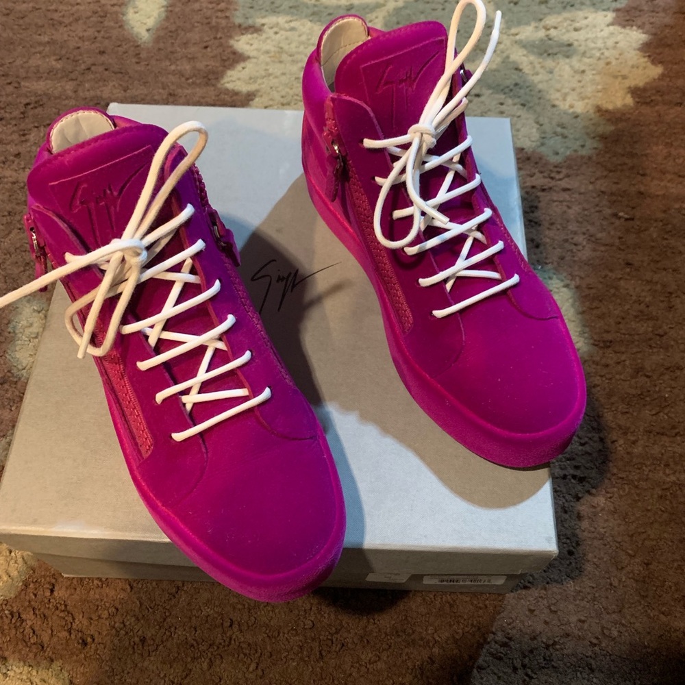 Giuseppe Zanotti Fuchsia side zip sneaker sz 9